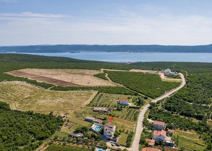 Miruna S Bazenom I Jakuzijem Apartamento