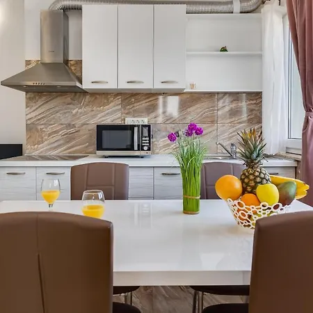 Miruna S Bazenom Appartement Donje Rastane