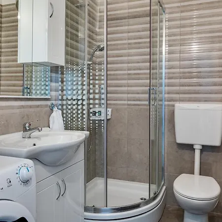 Apartman Miruna S Bazenom I Jakuzijem