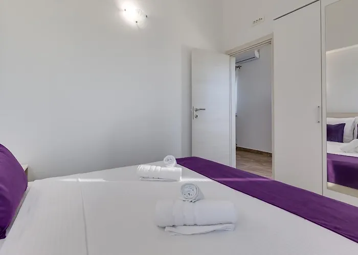 Miruna S Bazenom I Jakuzijem
